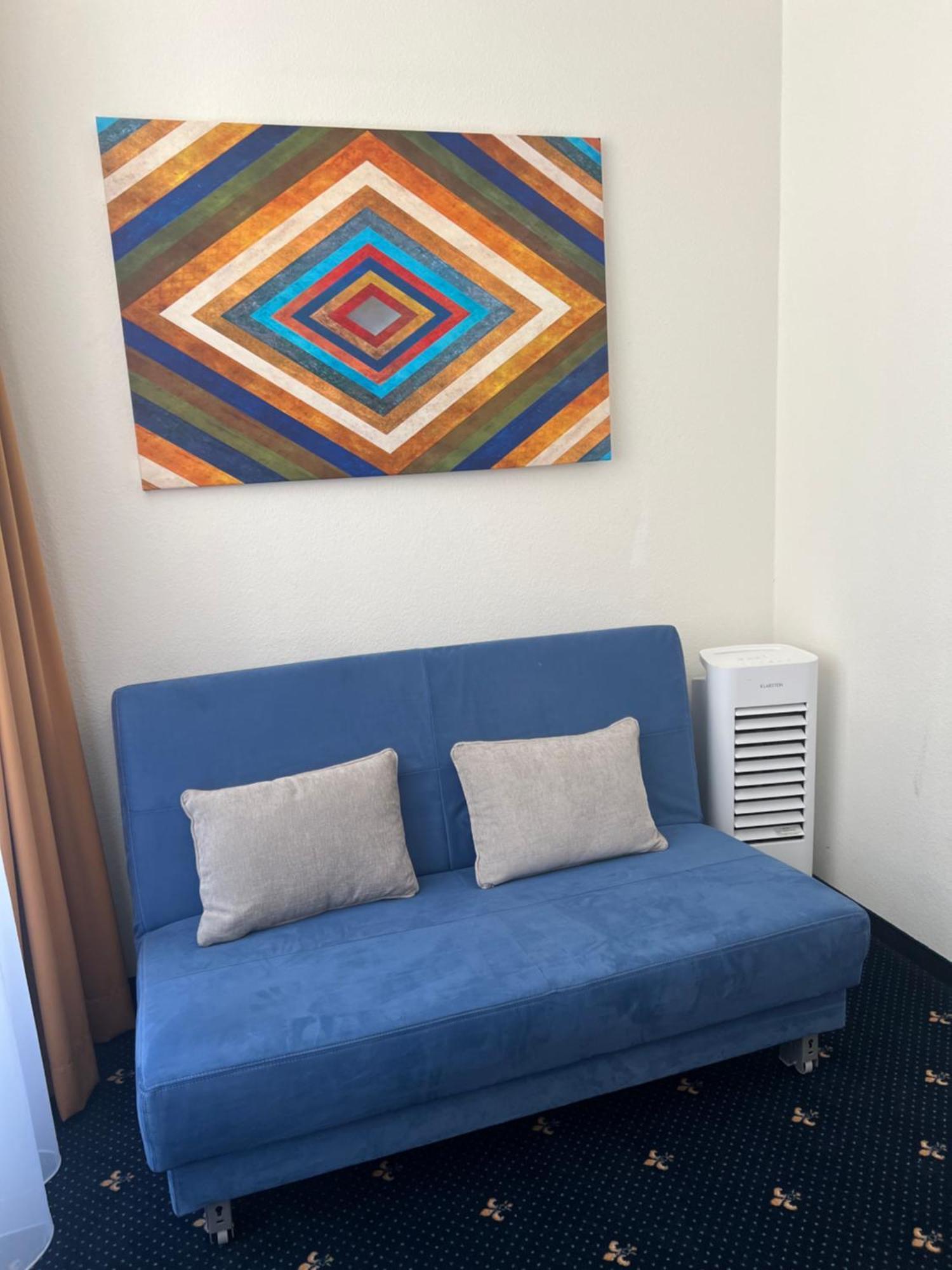Hotel Capri ユーバーリンゲン エクステリア 写真